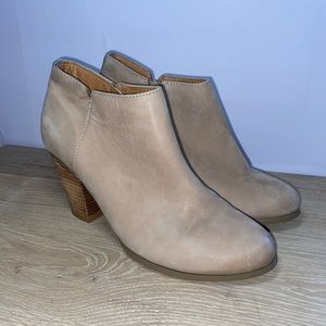 Aldo suede bootie size 8.5 3.5 Inch Block Heel